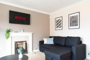 4 Bedroom Home, Conservatory & Free Parking, Pool table